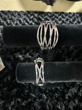 Load image into Gallery viewer, Cross-over Bracelet