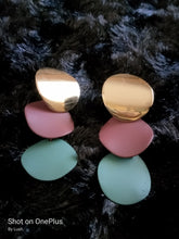 Load image into Gallery viewer, Statement Round Earrings